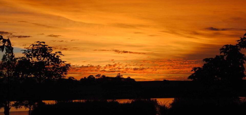 lakeside-motor-inn-caravan-park-sunset3-1024x685